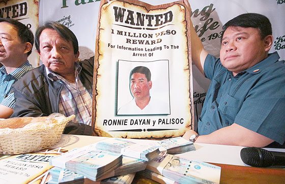 REWARD Volunteers Against Crime and Corruption founding chairman Dante Jimenez (left) and lawyer Ferdinand Topacio announce a P1-million bounty for information leading to the arrest of Ronnie Palisoc-Dayan, former driver-bodyguard of Sen. Leila de Lima. The senator has admitted to having had an affair with Dayan, who was accused by no less than the President of collecting payoffs from drug lords to finance her senatorial run. PHOTO BY RUY MARTINEZ 