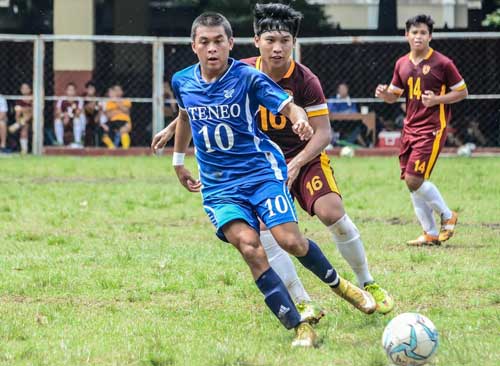 Ateneo De Manila University standout Samuel Lim (10) attempts to pierce the defense of University of Batangas in their previous match in Ang Liga. ANG LIGA MEDIA PHOTO