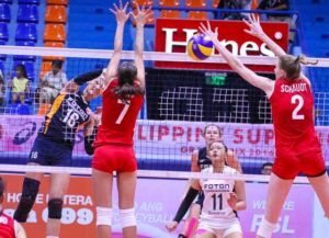 Dindin Santiago-Manabat of Foton towers over Cherry Mae Vivas and Laura Schaudt of Cignal during the Asics Philippine Superliga Grand Prix presented by PLDT Home Ultera at the FilOil Flying V Center in San Juan on Thursday.  CONTRIBUTED PHOTO