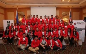  Go Negosyo founder and Presidential Consultant for Entrepreneurship Joey Concepcion and former US Ambassador Philip Goldberg with the participants from the 2015 culminating YEDW workshop in Manila 