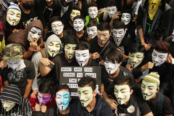 Members of hacktivist group Anonymous march to Mendiola in Manila to participate in the Million Mask March, an annual event that started in 2012. This year’s march calls on peoples worldwide to build a better future through collective action. PHOTO BY BOB DUNGO JR.