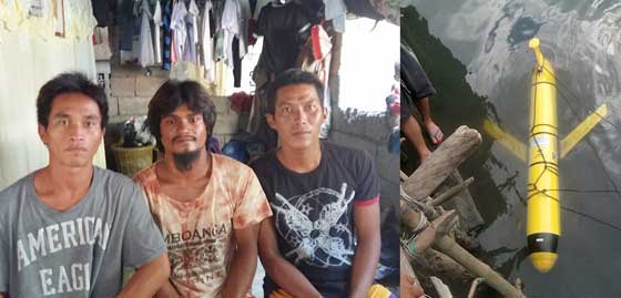 ANOTHER ONE Shown are the three fishermen from Masinloc, Zambales, who found a US “marine drone” [right] in the South China Sea last Friday. PHOTOS BY PATRICK ROXAS