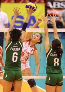 San Beda College open hitter Francesca Racraquin (No. 8) tries a crosscourt hit against College of St. Benilde’s Jeanette Panaga and Pauline Cardiente. Racraquin will be leading the Red Spikers against Lyceum Lady Pirates today in the NCAA Season 92 women’s volleyball tournament.   FILE PHOTO