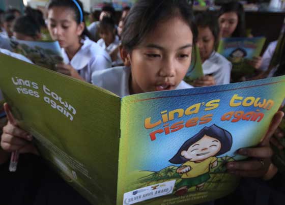 Students of Mines Elementary School in Quezon City read during the showing of an animation film of the same title by the Biotech Coalition of the Philippines to celebrate national Biotech Week. PHOTO BY RUY L. MARTINEZ