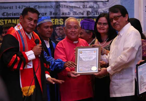 HONORARY DOCTORATE Volunteers against Crime and Corruption (VACC) Chairman Dante Jimenez receives an honorary doctorate degree during the National Leadership and Chaplaincy Summit 2016 held at the Manila Hotel on Saturday. PHOTO BY RUSSELL PALMA