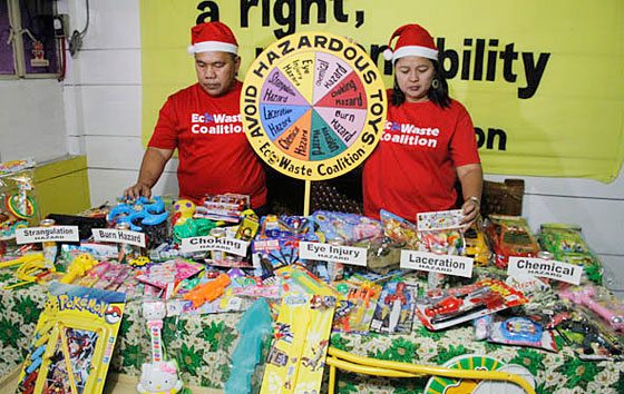 Members of Ecowaste Coalition display toys that may harm children. With the expected mad rush to shop for toys, the group reminded the public to avoid buying toys that may choke, burn, injure or strangle children. PHOTO BY MIKE DE JUAN 