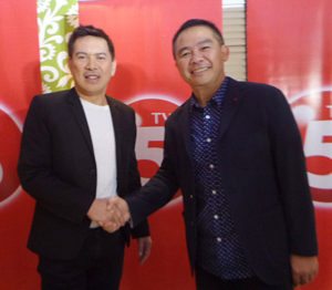 Brillante Mendoza and TV5 President and Chief Executive Officer Vincent ‘Chot’ Reyes TWITTER PHOTO