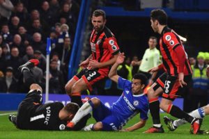 Chelsea’s Spanish midfielder Pedro (center right) slides into Bournemouth’s Polish goalkeeper Artur Boruc (left) during the English Premier League football match between Chelsea and Bournemouth at Stamford Bridge in London on December 26.  AFP PHOTO 