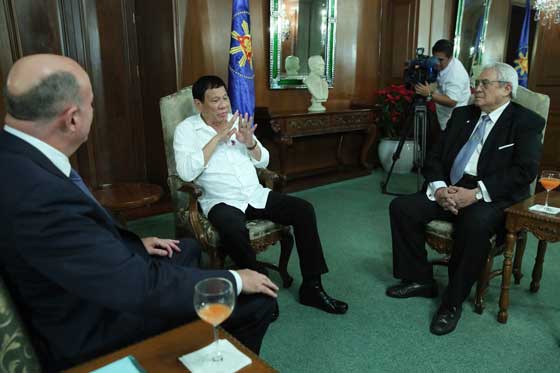 President Duterte meeting on December 5, 2016 with American businessman Henry Howard (left), board member of the US-Philippine Society (USPS) and the Center for Strategic and International Studies (CSIS), and Lito Monico C. Lorenzana (right), president of the Centrist Democracy Political Institute (CDPI) and chairman of the Centrist Democratic Party (CDP).