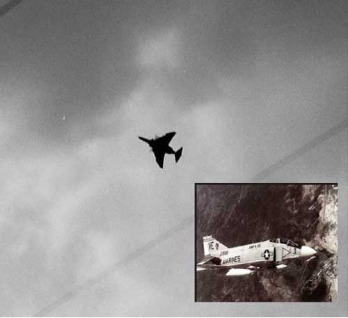 FIGHTER JET THAT DETERMINED OUR RECENT HISTORY. One of four US F-4 Phantom jets streaking over Manila in November 1989. Inset: F-4 details.