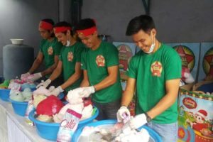 Philippine Azkals members happily clean and prepare toys packed as gifts for ‘Jollibee Maaga Ang Pasko’ beneficiaries nationwide