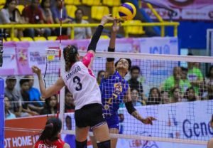 Jaja Santiago of Foton towers over Tina Salak of RC Cola during an Asics Philippine Superliga Grand Prix game.  CONTRIBUTED PHOTO