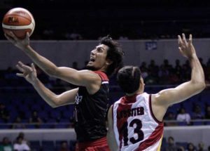 Mahindra’s Alex Mallari leaves San Miguel Beer defender Marcio Lassiter for a layup during the Philippine Basketball Association Philippine Cup on Sunday at the Araneta Coliseum.  CONTRIBUTED PHOTO 