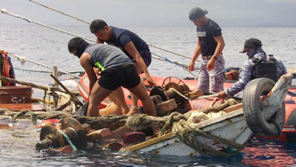 PIRATE ATTACK Members of the Philippine Coast Guard recover the remains of fishermen killed by pirates off Zamboanga City on Monday. PHOTO FROM THE PHILIPPINE COAST GUARD