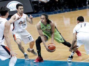 Globalport’s Terrence Romeo drives on Meralco’s Anjo Caram and Chris Newsome during the Philippine Basketball Association Season 42 Philippine Cup at the Mall of Asia Arena in Pasay City on Friday. CONTRIBUTED PHOTO