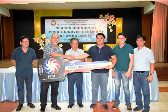 Chairman Corpuz (second from left) at the ceremonial turn-over of ambulance units and STL shares in Negros Occidental