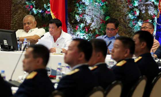 SERIOUS BUSINESS President Rodrigo Duterte leads a joint command conference of the Armed Forces of the Philippines and the Philippine National Police in Malacañang on January 6. Also in the photo are (left) Executive Secretary Salvador Medialdea and National Security Adviser Hermogenes Esperon Jr. (third from left). MALACAÑANG PHOTO