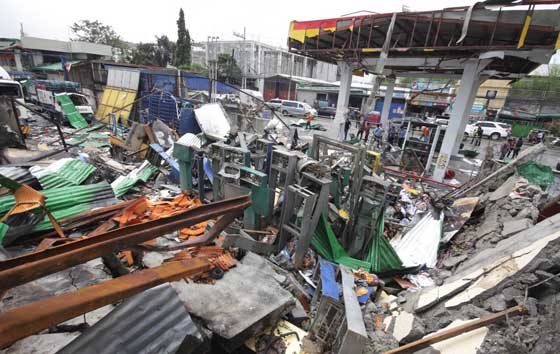 GROUND ZERO A gas station was left in ruins after the fire triggered by an LPG leak. PHOTO BY RUY L. MARTINEZ