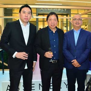 Wilson Chu Jr. and Wilson Chu Sr. of Paradise Dynasty with SM Prime Holdings, Inc. President Jeffrey Lim