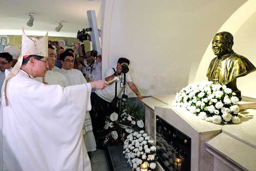 Jaime Cardinal Sin (August 31, 1928 – June 21, 2005; photo by CBCP News)
Manila Cathedral, Intramuros, Manila