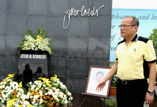 Jesse M. Robredo (May 27, 1958 – August 18, 2012; photo by the Malacañang Photo Bureau)
Eternal Gardens Memorial Park, Naga City, Camarines Sur