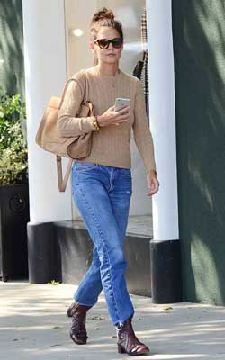 American actress Katie Holmes is chic while shopping at Melrose Place in West Hollywood, California, toting her Tod’s Double T Bag