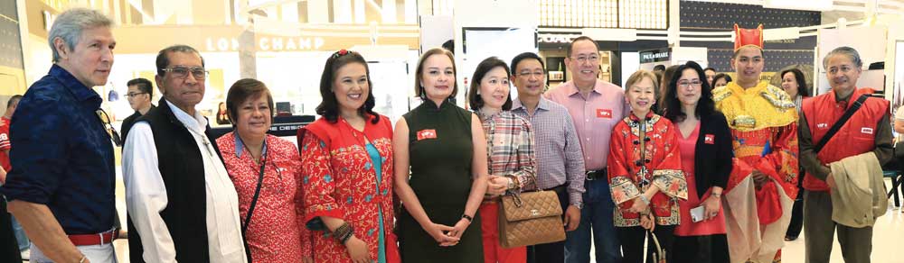 Former senator Freddie Webb, Lucio Singh, judge Rosemarie Carandang, feng shui expert Princesse Lim Fernandez, Miss Universe 1973 and Cultural Center of the Philippines board of trustees member/president Margie Moran, Maria Salome Angala, Vincent Angala, Bennie Aw, Jullie Yap Daza, Olive Aw, and Tomasito Umali.