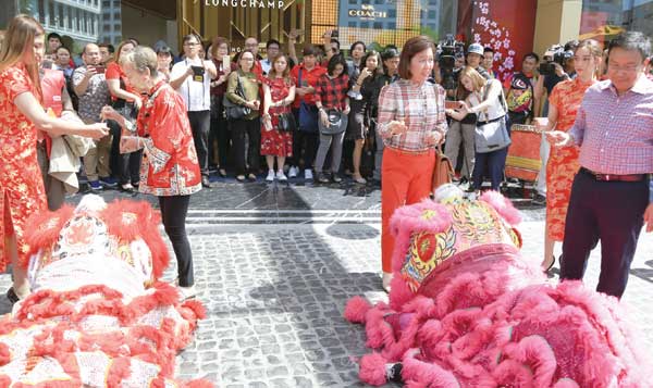 DFPC COO Vicente Pelagio Angala with his wife Maria Salome and Jullie Yap Daza took part in the Chinese Eye Dotting ceremony to rouse the dragons.