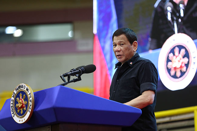 Duterte watches as Baretto sisters fight | The Manila Times