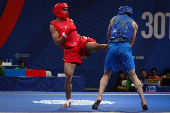 Clemente Pabatang (red) wins his quarterfinals fight against Chee Chong Teh (blue) of Malaysia in Wushu Sanda at the World Trade Center, Sunday afternoon. PHOTO BY J. GERARD SEGUIA