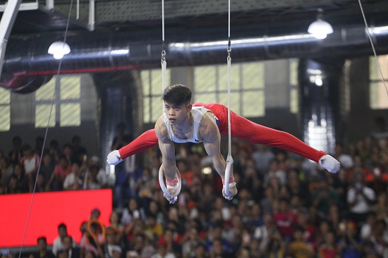 Carlos Yulo clinches the gold medal in the all-around men's artistic gymnastics event. PHOTO BY ENRIQUE AGCAOILI