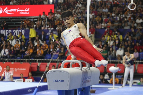 Carlos Yulo clinches the gold medal in the all-around men's artistic gymnastics event. PHOTO BY ENRIQUE AGCAOILI