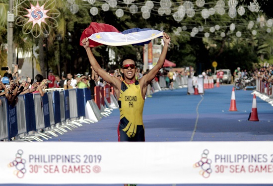 The Philippines' John Leerams Chicano celebrates after winning the gold in the men's triathlon in Subic, Zambales on Sunday. Kim Remolino bagged the silver medal in the same event. PHOTO BY ROGER RAÑADA