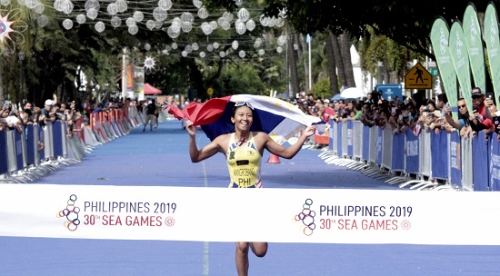 Kim Mangrobang dashes to victory, snaring the Philippines' third gold in the 30th Southeast Asian Games on Sunday, Dec. 1, 2019.  PHOTO BY ROGER RAÑADA