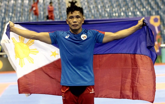 Villardo Cunamay (in blue) hits his Cambodian opponent Yong Mengly  to win the gold medal in Live Stick welterweight division during the 30th Sea Games held in Angeles City. PHOTO BY ROGER RAÑADA