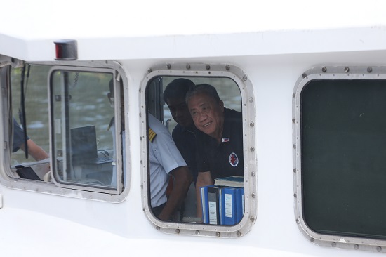 Transportation Secretary Arthur Tugade leads the launch of the Cavite-Manila ferry service on Sunday, December 8, 2019. The government will give free rides for a month. PHOTOS BY ENRIQUE AGCAOILI 

