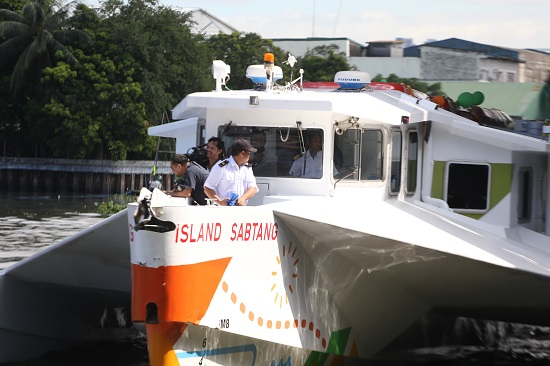 
Transportation Secretary Arthur Tugade leads the launch of the Cavite-Manila ferry service on Sunday, December 8, 2019. The government will give free rides for a month. PHOTOS BY ENRIQUE AGCAOILI 

