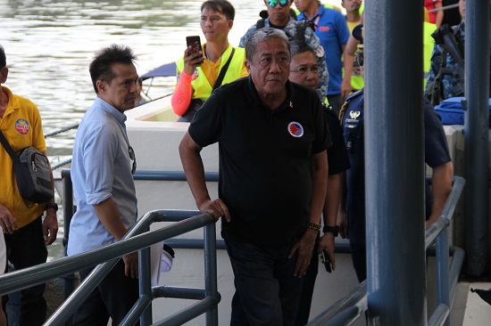 
Transportation Secretary Arthur Tugade leads the launch of the Cavite-Manila ferry service on Sunday, December 8, 2019. The government will give free rides for a month. PHOTOS BY ENRIQUE AGCAOILI 

