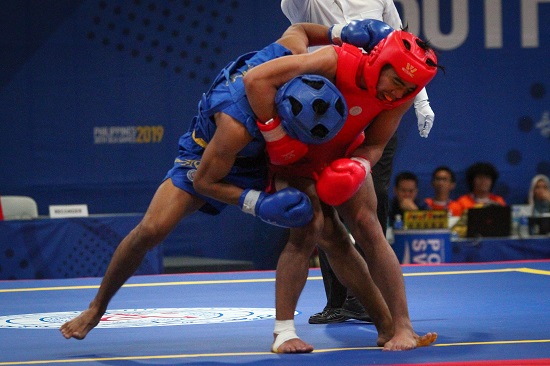 Gideon Fred Padua of the Philippines (red) wins his quarterfinals fight against Jian Hwa Chong (blue) of Indonesia in Wushu Sanda at the World Trade Center, Sunday afternoon. PHOTO BY J. GERARD SEGUIA