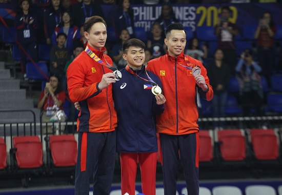 Carlos Yulo clinches the gold medal in the all-around men's artistic gymnastics event. PHOTO BY ENRIQUE AGCAOILI