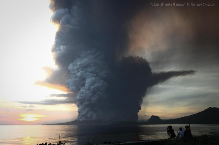 Residents of Balete town in Batangas province watch the eruption of the Taal Volcano on Sunday afternoon. PHOTO By J. GERARD SEGUIA