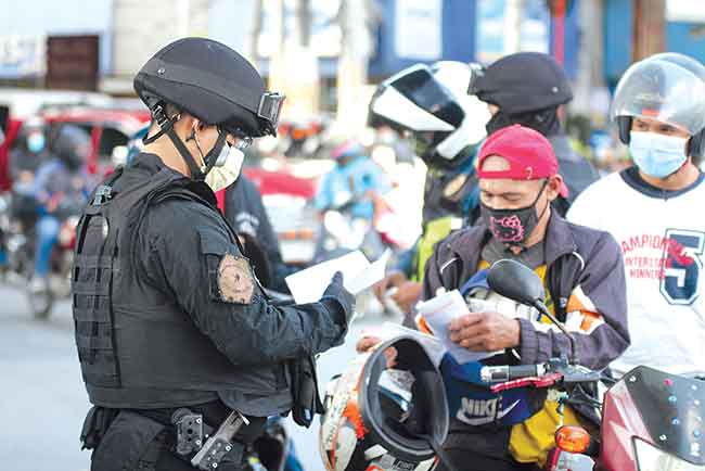 Motor Riding Suspect Motorcycle-riding related crimes down by 57% | The Manila Times