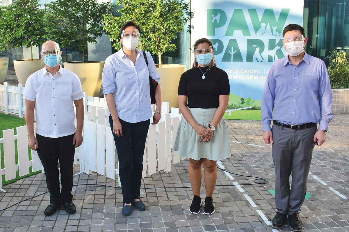 Fr. Bong Lo; Barangay Wack-Wack Greenhills Chairman Margarita Tan-Climaco; Mandaluyong City Councilor Charisse Abalos-Vargas; and SM AVP for Operations Christian Mathay