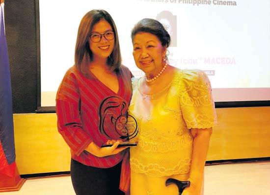 The columnist with ‘Manay’ Ichu Vera-Perez Maceda who was honored at ‘A
Spotlight on Mothers of Philippine Cinema’ in 2018